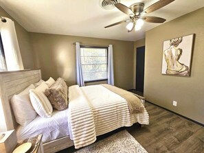 2 slaapkamers, een strijkplank/strijkijzer, gratis wifi, beddengoed