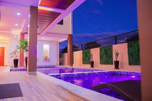 TJM Hot Spring Villa 1, a spacious 5-bedroom, with WiFi, AC in serene Los Baños