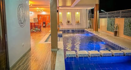 TJM Hot Spring Villa 1, a spacious 5-bedroom, with WiFi, AC in serene Los Baños