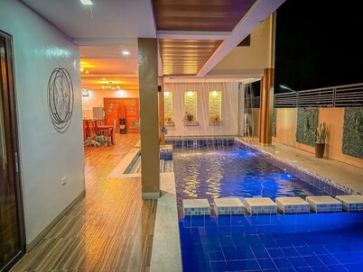 TJM Hot Spring Villa 1, a spacious 5-bedroom, with WiFi, AC in serene Los Baños