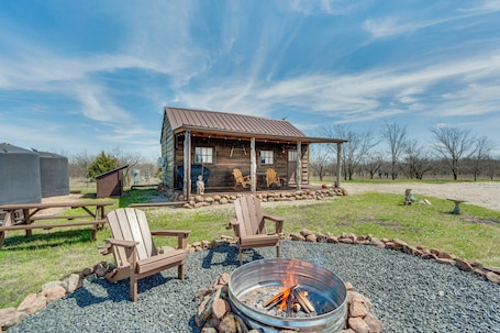 Property grounds. Frontier Cabin - Star Gazing - Pet Friendly
