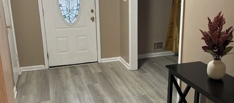 Spacious 5-bedroom house with WiFi and AC in charming Decatur