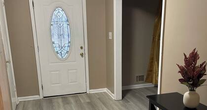 Spacious 5-bedroom house with WiFi and AC in charming Decatur