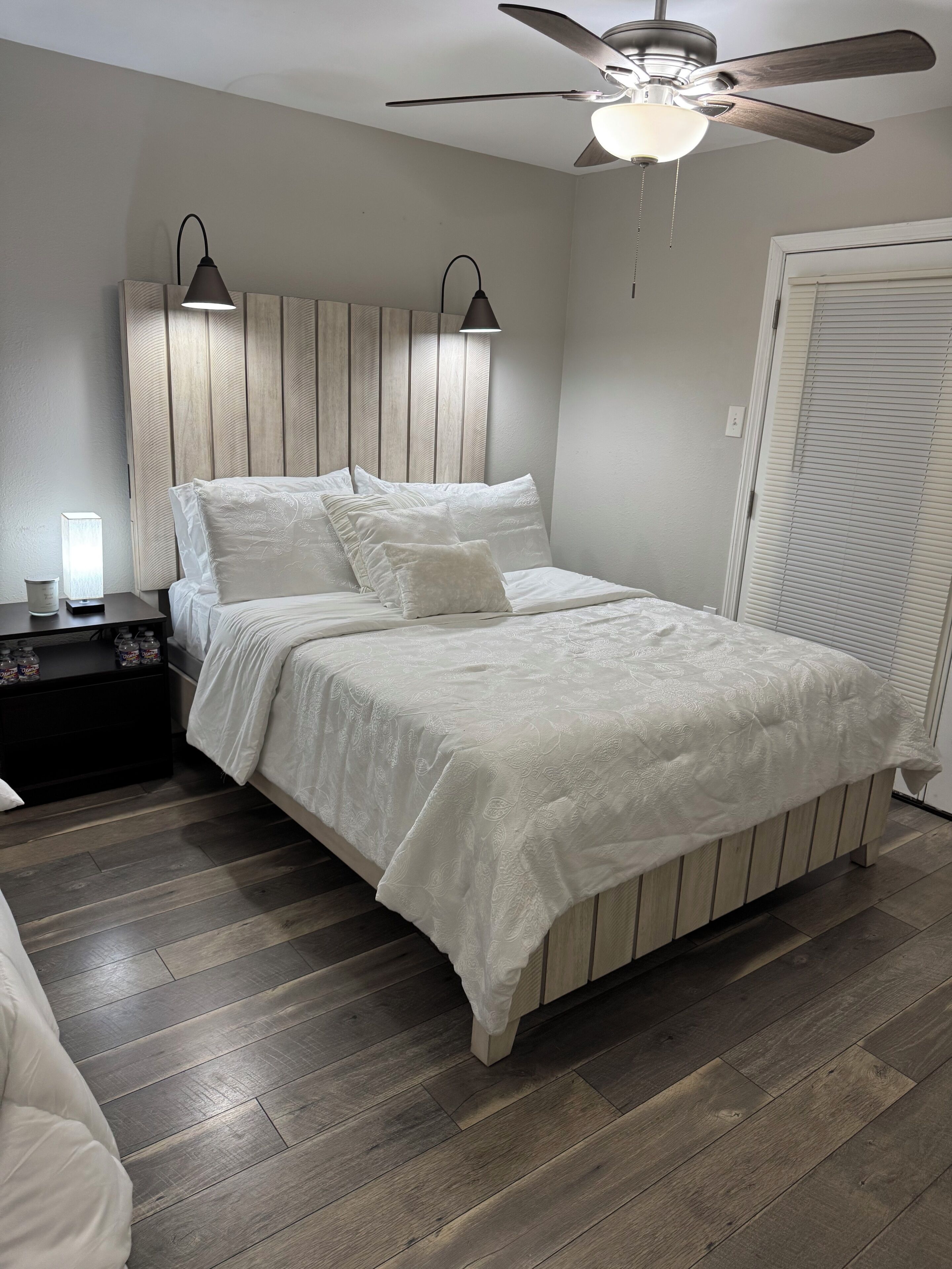 4 bedrooms, desk, iron/ironing board, WiFi