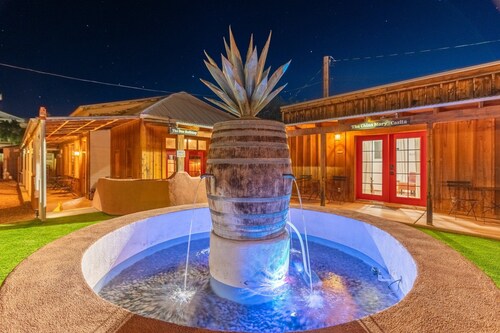 China Mary Inn: "Doc Holliday Suite" Charming 2-bedroom in heart of Tombstone