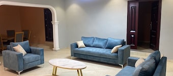 Nana's charming 3-bedroom house with WiFi, AC in serene Besease. Near Kumasi