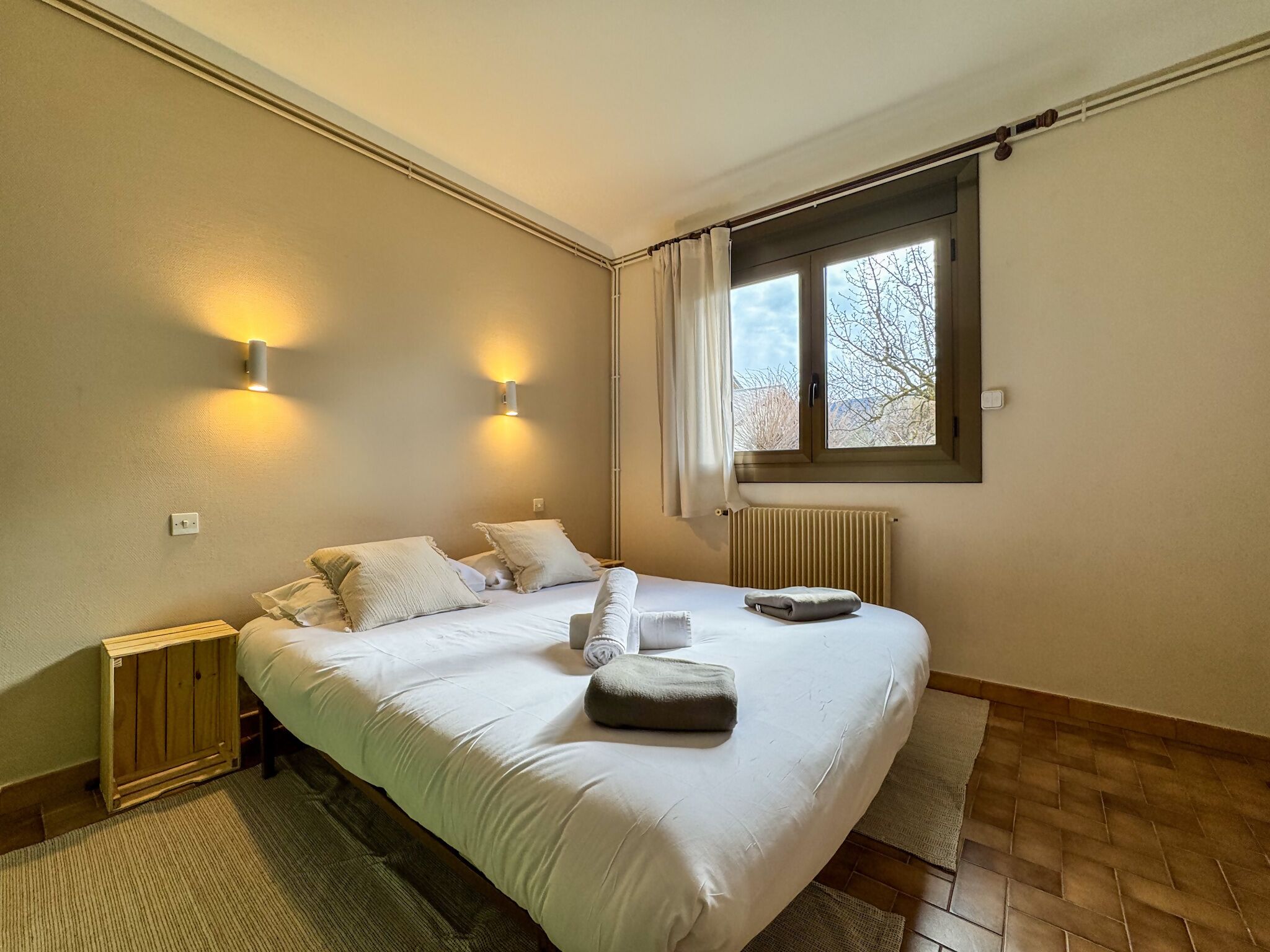 3 bedrooms, iron/ironing board, free WiFi, bed sheets