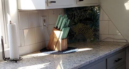 Charming 2-bedroom vintage cottage with WiFi, a/c, and other popular amenities.