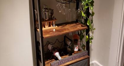 Charming 2-bedroom vintage cottage with WiFi, a/c, and other popular amenities.