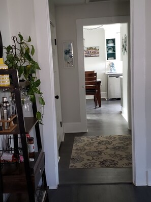 Interior - Charming 2-bedroom vintage cottage with WiFi, a/c, and other popular amenities. (Salisbury)