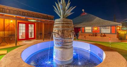 1 min walk to O.K. Corral & Allen St. Perfect for families & dog friendly.