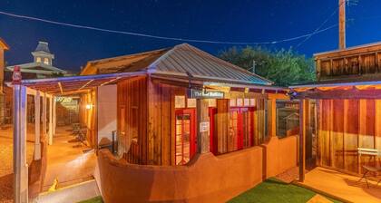 1 min walk to O.K. Corral & Allen St. Perfect for families & dog friendly.