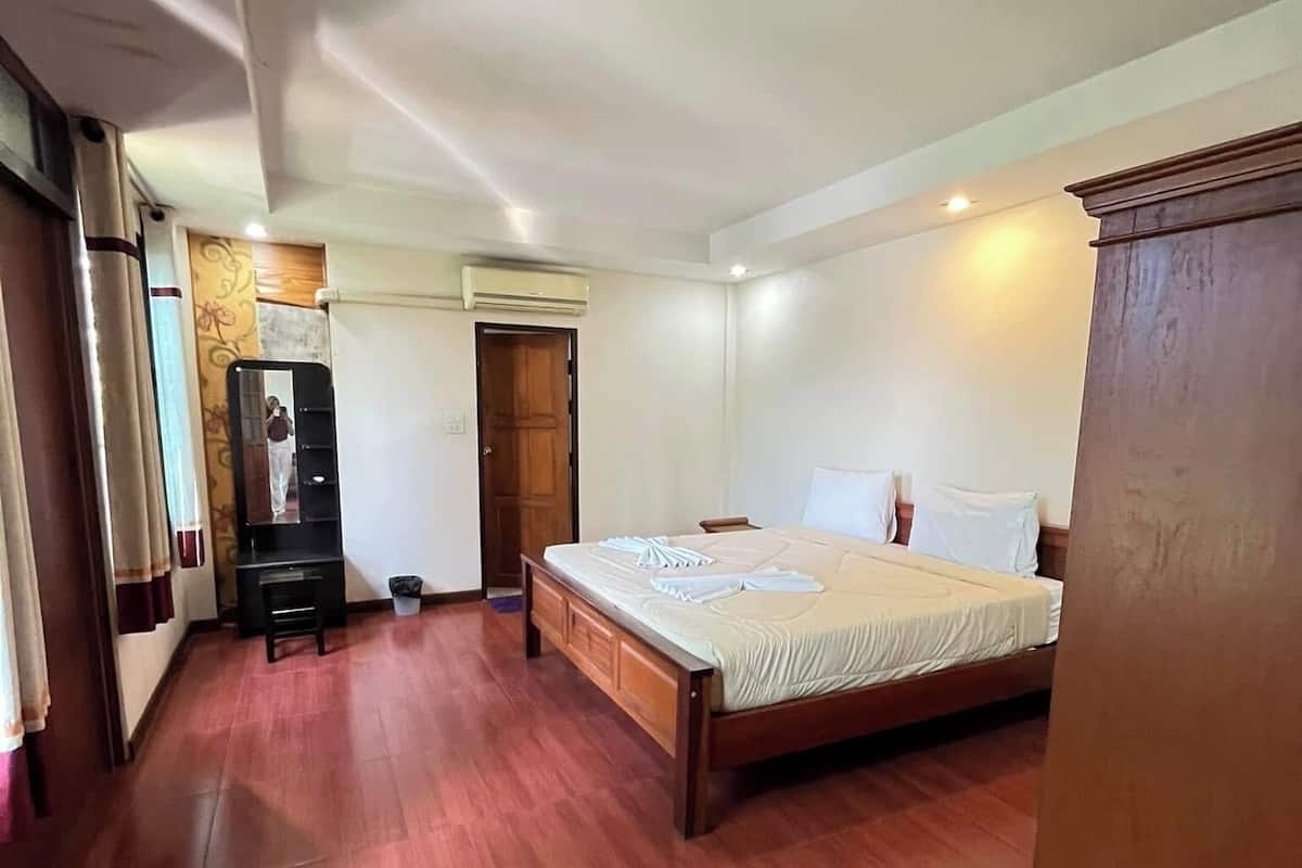 Studio Suite, phòng tắm riêng | Bàn, truy cập Internet không dây miễn phí 