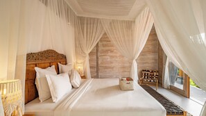 4 bedrooms, in-room safe, desk, laptop workspace - Taramille by Villa Finder (Kerobokan)