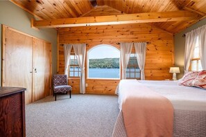 2 bedrooms, desk, iron/ironing board, free WiFi - Keuka Waterfront 2-bedroom cottage with Wi-Fi and AC. Sleeps 6 (Pulteney)