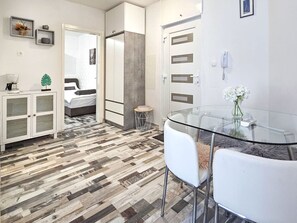 1 bedroom, Internet