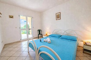 2 bedrooms, WiFi (free), bed sheets