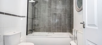 Doulton House Sleeps 5 Parking Wifi Long Stay Disc