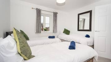 2 Schlafzimmer, Schreibtisch, Bügeleisen/Bügelbrett, kostenloses WLAN