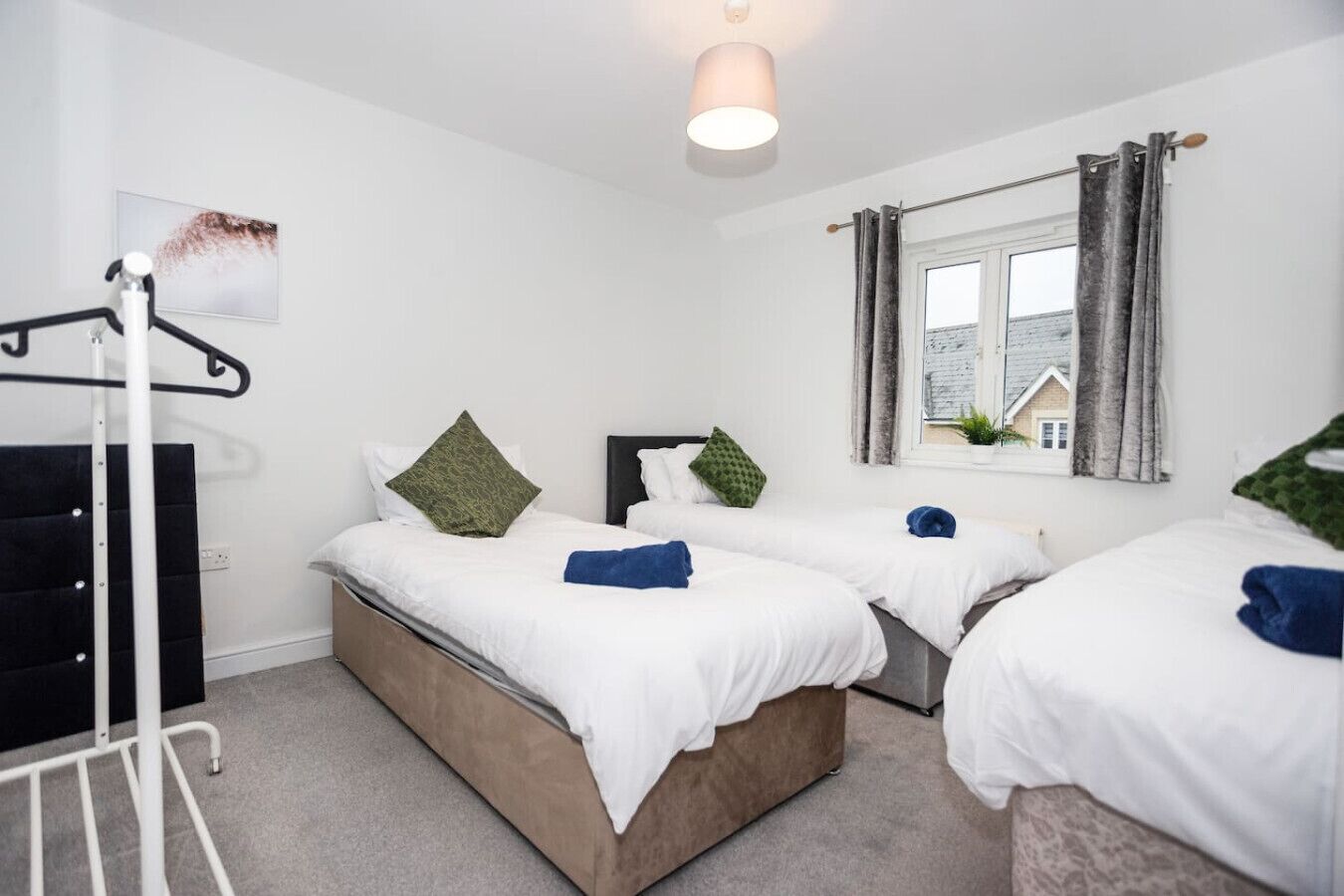 2 soverom, skrivebord, strykejern/-brett og wi-fi (inkludert)