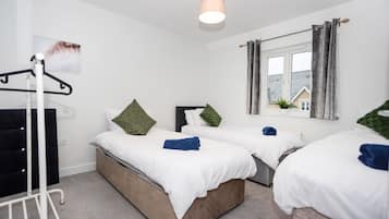 2 soverom, skrivebord, strykejern/-brett og wi-fi (inkludert)