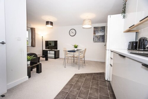 Doulton House Sleeps 5 Parking Wifi Long Stay Disc