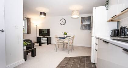 Doulton House Sleeps 5 Parking Wifi Long Stay Disc