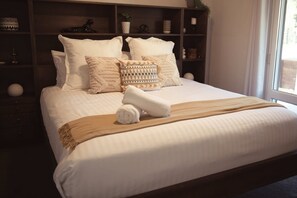 4 quartos, ferros/tábuas de passar roupa, Wi-Fi, roupa de cama