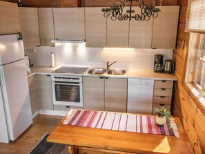 Fridge, microwave, dishwasher, cookware/dishes/utensils