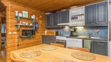 Geladeira, micro-ondas, lava-louças