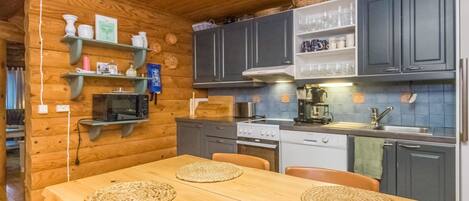 Jääkaappi, mikroaaltouuni, astianpesukone