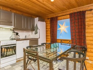 Refrigerador, microondas, lavavajillas, utensilios de cocina