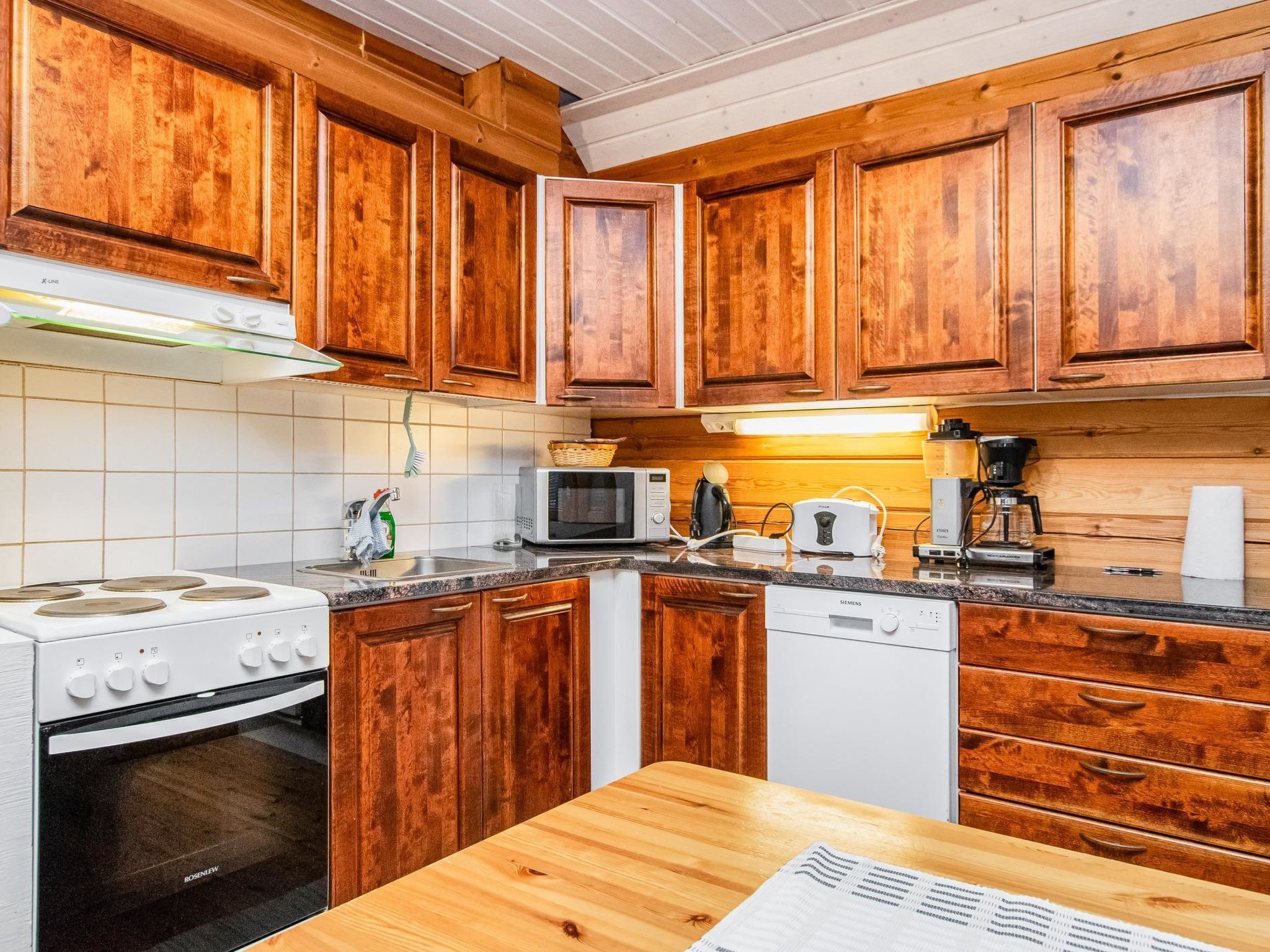 Jääkaappi, mikroaaltouuni, astianpesukone