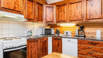 Fridge, microwave, dishwasher, cookware/dishes/utensils