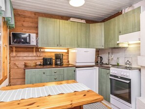 Jääkaappi, mikroaaltouuni, astianpesukone