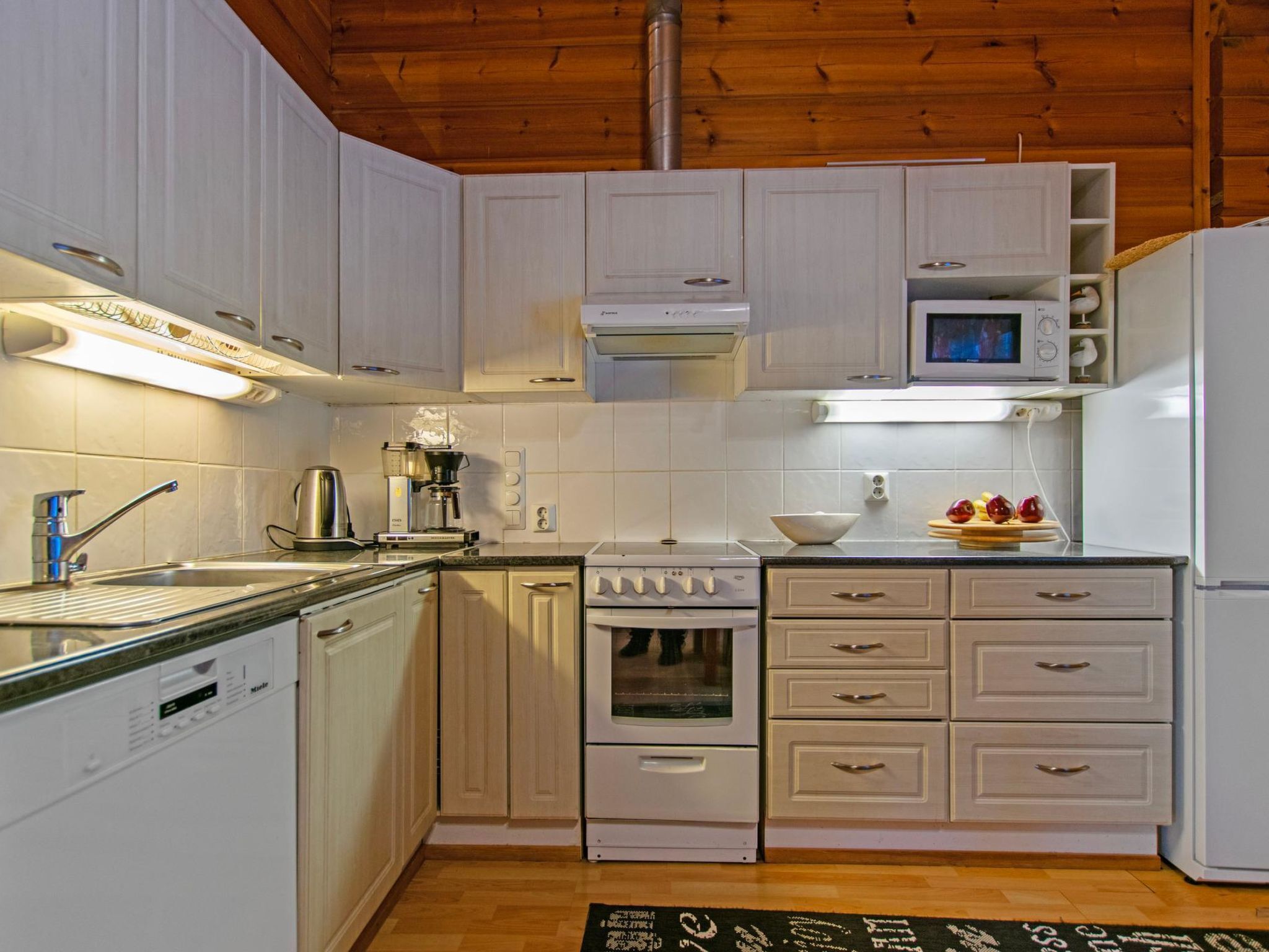 Fridge, microwave, dishwasher, cookware/dishes/utensils