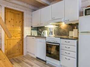 Refrigerador, microondas, lavavajillas, utensilios de cocina