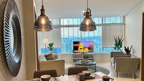 En 40-centimeters LED-TV med kabel-kanaler samt Netflix