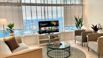 Comfort Apartment, City View | Ruang tamu | 40 cm televisyen LED dengan kabel, Netflix, perkhidmatan penstriman