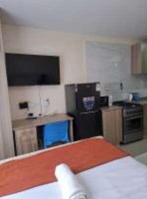 1 bedroom, desk, iron/ironing board, free WiFi