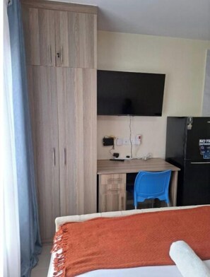 1 bedroom, desk, iron/ironing board, free WiFi