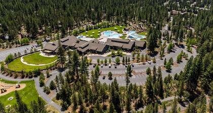 Recently Remodeled Golf Course Condo w/ A/C, SHARC Passes, Bikes & Pet Friendly