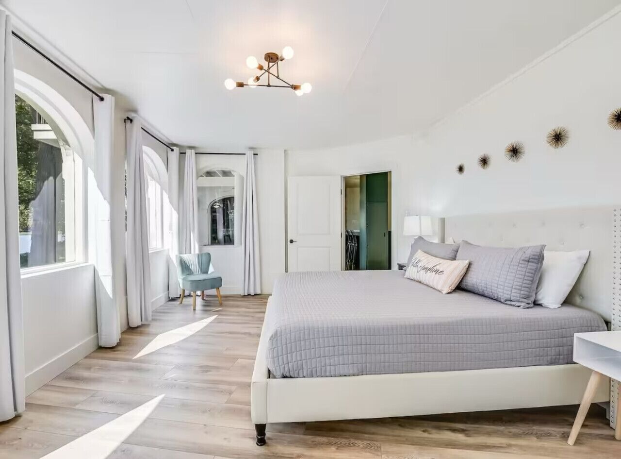 7 slaapkamers, een strijkplank/strijkijzer, gratis wifi, beddengoed