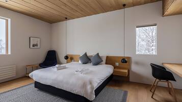 5 bedrooms, iron/ironing board, free WiFi