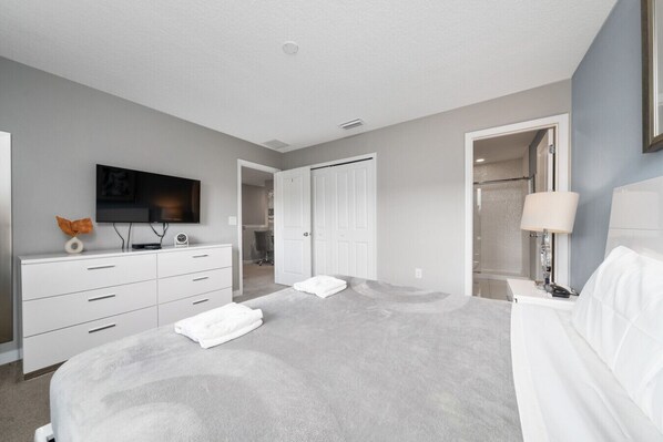 4 bedrooms, desk, iron/ironing board, travel cot