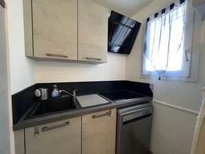 Fridge, microwave, stovetop, coffee/tea maker