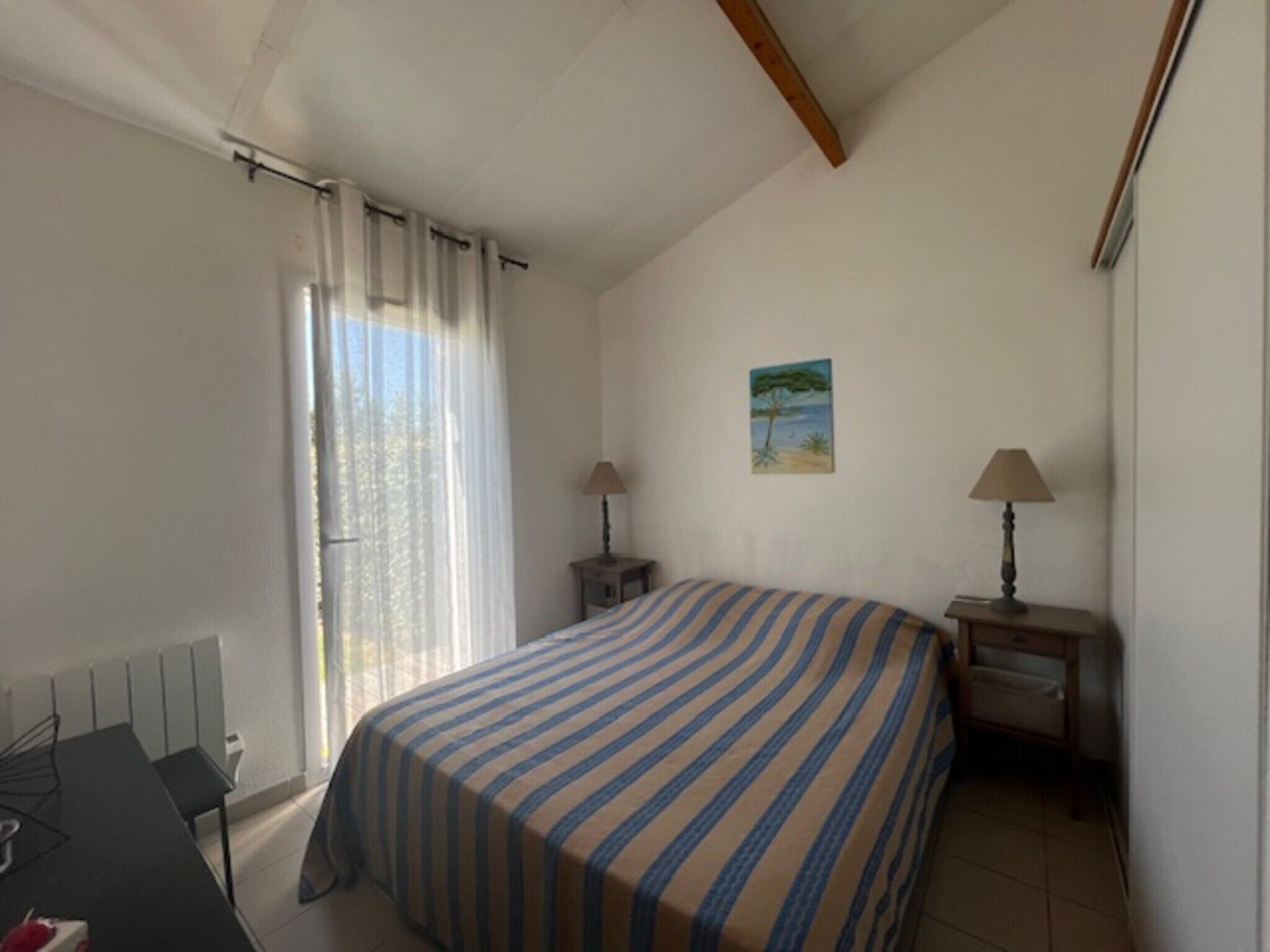 2 makuuhuonetta, silitysrauta/-lauta, ilmainen Wi-Fi