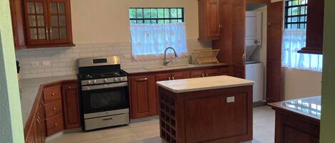 Mikrobølgeovn, ovn og kokeplater