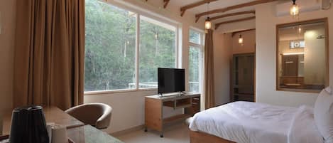 Luxury Room, Balcony, Mountain View | 1 bedroom, desk, free WiFi, bed sheets