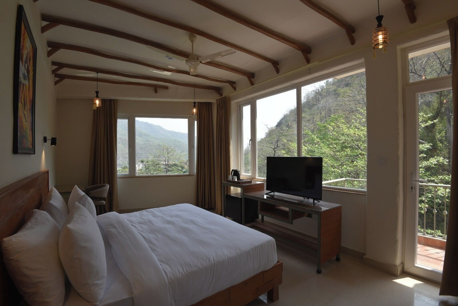 Luxury Room, Balcony, Mountain View | Desk, free WiFi, bed sheets